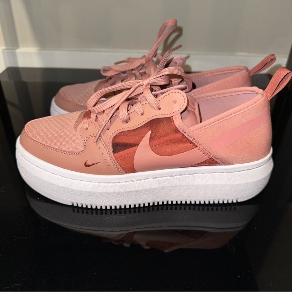 Nike women’s court vision